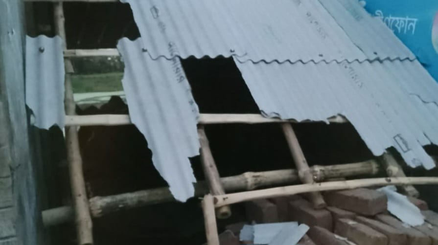 আশাশুনিতে কালীমন্দিরের জমিতে নির্মিত ঘর ভাঙচুর